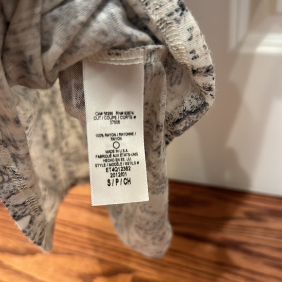 Soft and flowy Ella Moss anthropologie cold shoulder tee. Womens small. - Picture 3 of 5